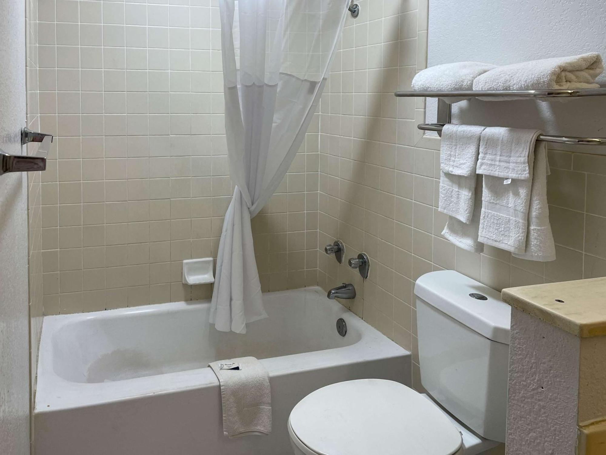 Motel 6 Opelika Al Екстер'єр фото