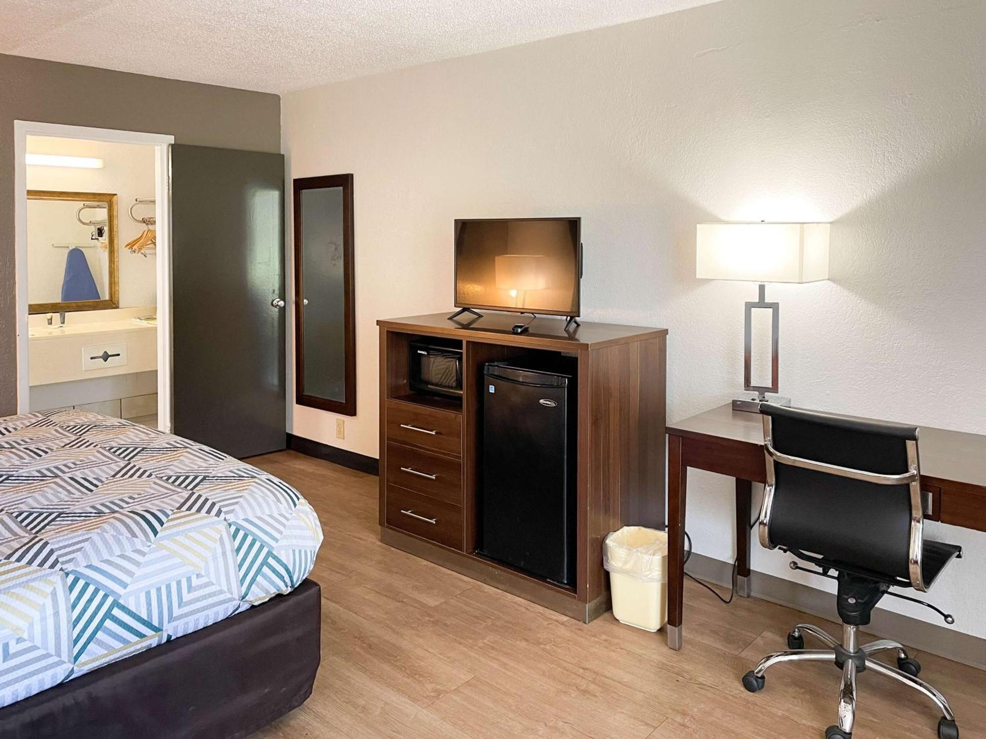Motel 6 Opelika Al Екстер'єр фото